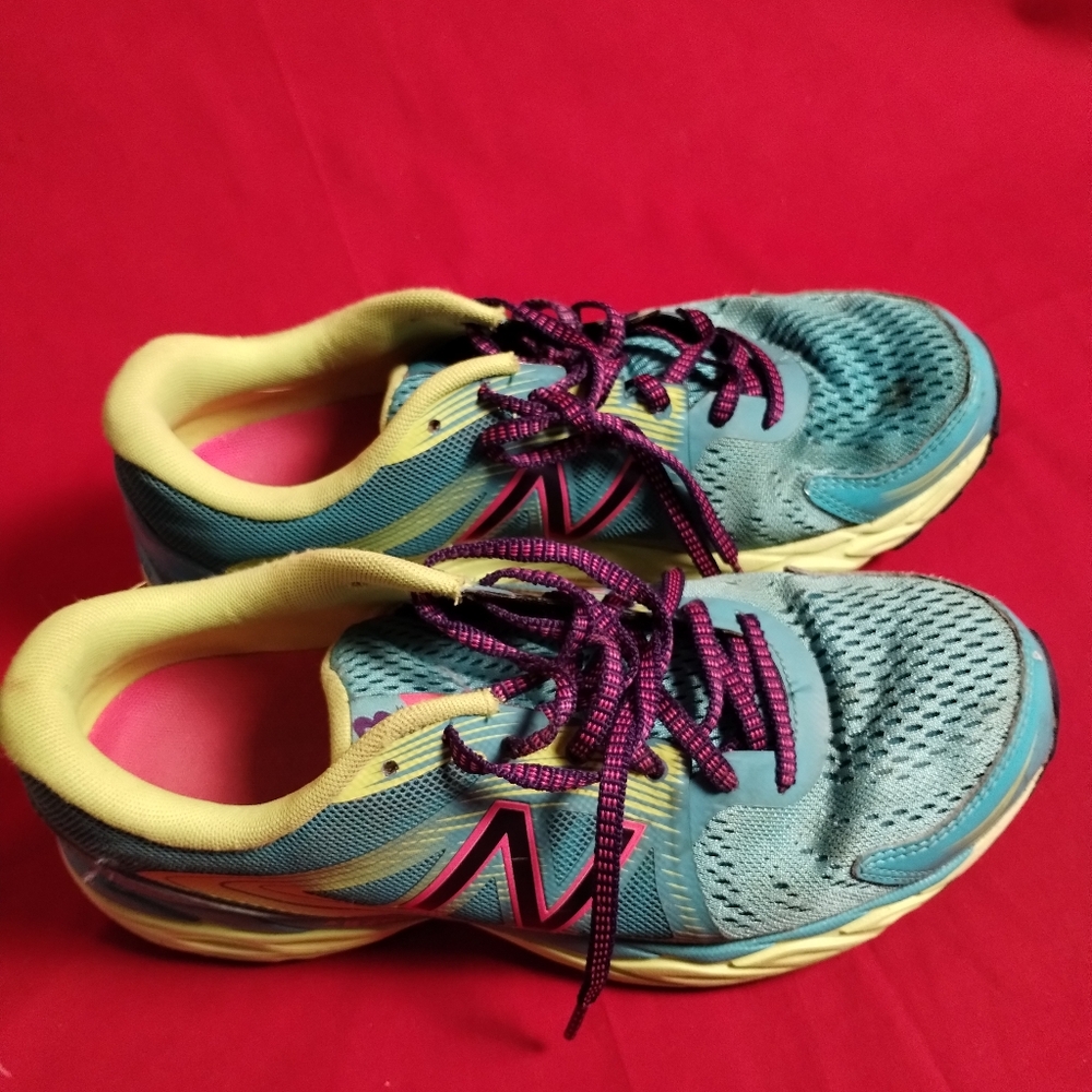 New Balance Abzorb Teal and Yellow Sneakers with Pink Accents - Women's 10